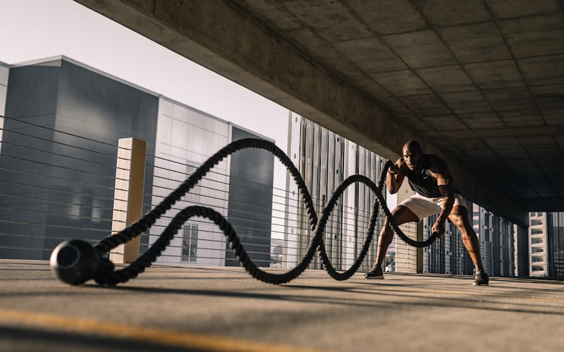 世界杯参赛球队在训练场上进行战术演练